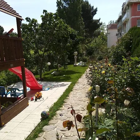 Sunny Houm Apartman *